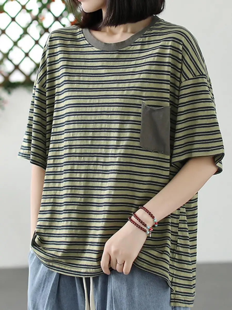 camiseta-feminina-de-manga-curta-com-gola-redonda-e-listras-caimento-solto-bolso-tipo-lenco-estilo-casual-e-moderno-verao-2026-nova-colecao