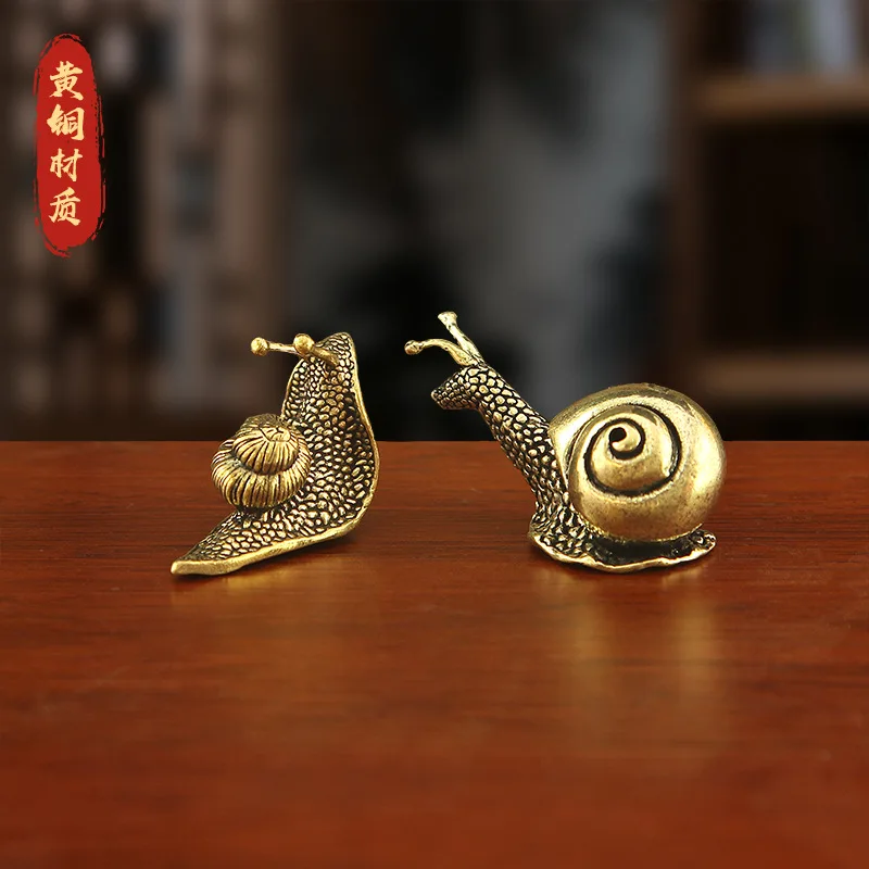 Brass snail, solid ornament, creative and unique tea table decoration, antique-style small copperware
