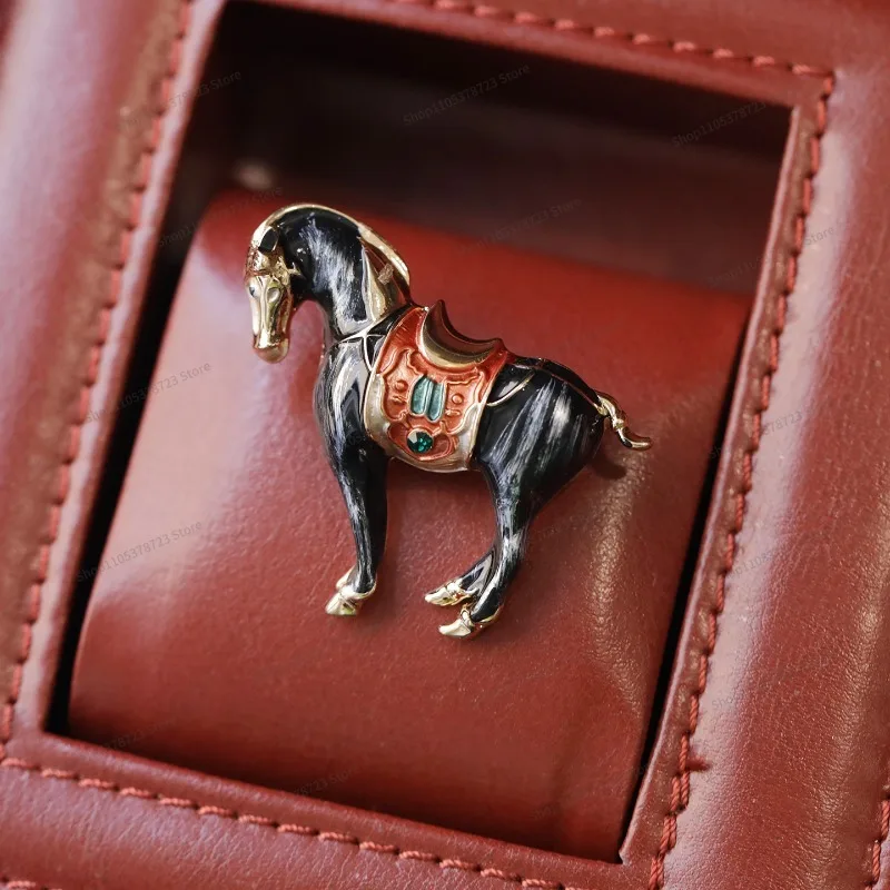 For Blue Horse Brooch with Diamonds, Sweat Blood BMW Corsage Men's Personalized Clothing Accessories Gift