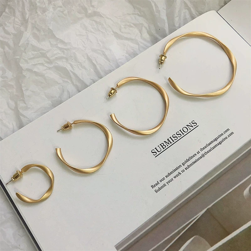 pendientes-minimalistas-de-metal-trenzado-estilo-frio-joyeria-raytimone-con-acabado-mate-novedad-Unica-con-garantia-de-frescura
