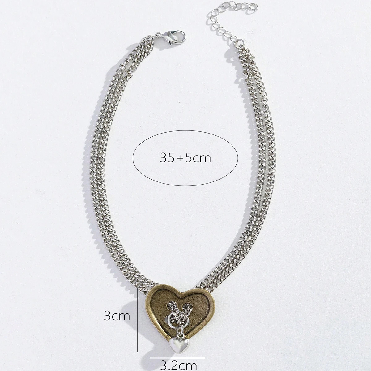 Vintage-Style Silver Chain Heart Necklace, with Delicate Metal Heart-Shaped Pendant Details, Small Heart Charms Add a Dynamic Touch, and the Unique Design Is Suitable for Everyday Wear