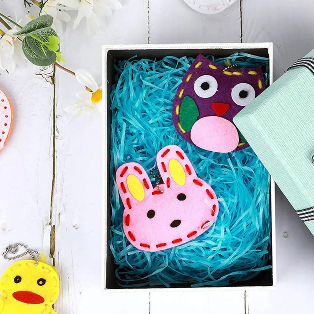 8개 동물 테마 DIY 가방 펜던트 키트 수제 부직포 펜던트 공예 어린이용 학교 가방 장식 교육 활동