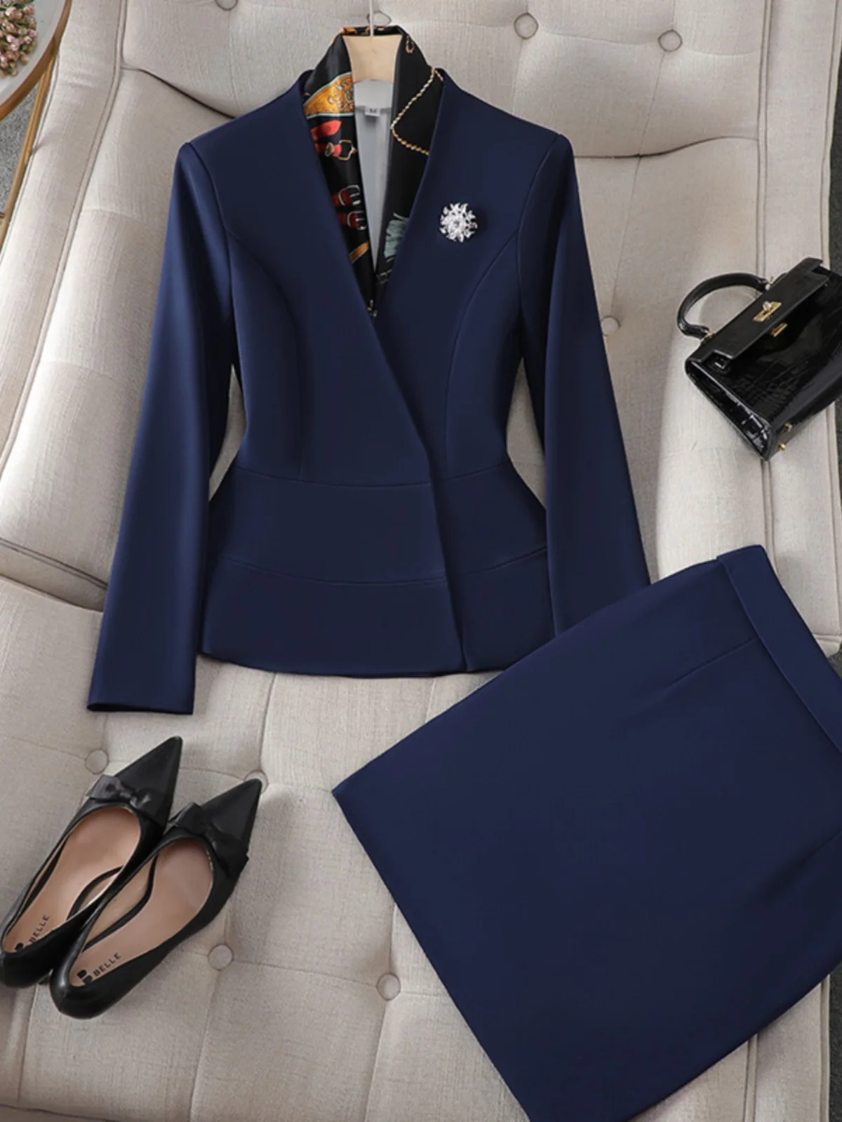 Elegant White Suit Set for Women Slim Fit Two Piece Autumn Winter Fashion Professional Workwear Small Western Style