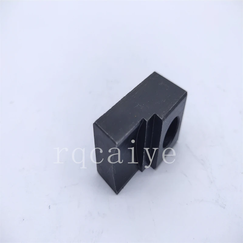 71.010.131 Bearing Press Retainer SM52 SM74 SM102 CD102 Block Ink Roller Cover Bearing Press 32x20x16mm