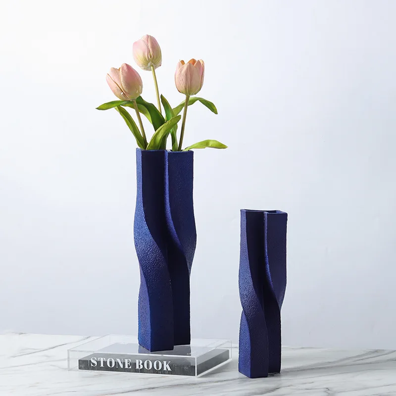 

Blue Twisted Alien Klein Blue Resin Vase Decoration High end Home Living Room Wine Cabinet Relocation Gift Aesthetic Decoration