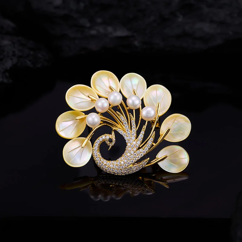 Open-Screen Peacock Brooch Freshwater Pearls High-end Natural Shell Pin Coat and Suit Accessory Jewelry Birthday Gifts for Women