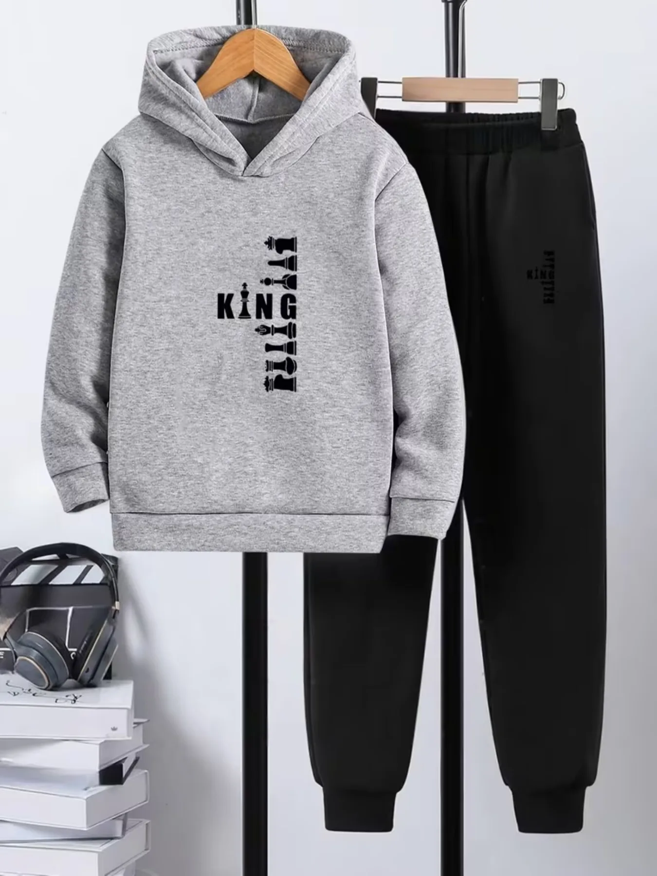 Boys 2pcs Tracksuit Set, Vertical Chess Pieces KING Bold Letter Print Hoodie And Jogger Pants, Kids Long Sleeve Hooded Sweatshir