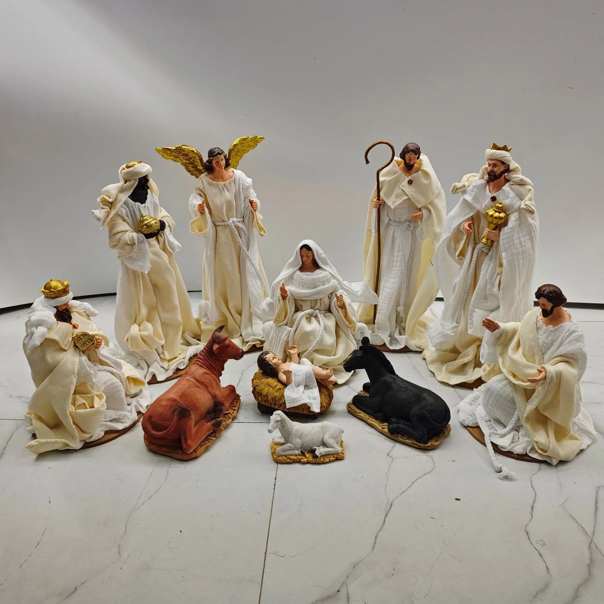 Mocha Beige Fabric Cover Figurine Set, Resin Christmas Table Decor, Home Decoration, 6pcs Scene Kit