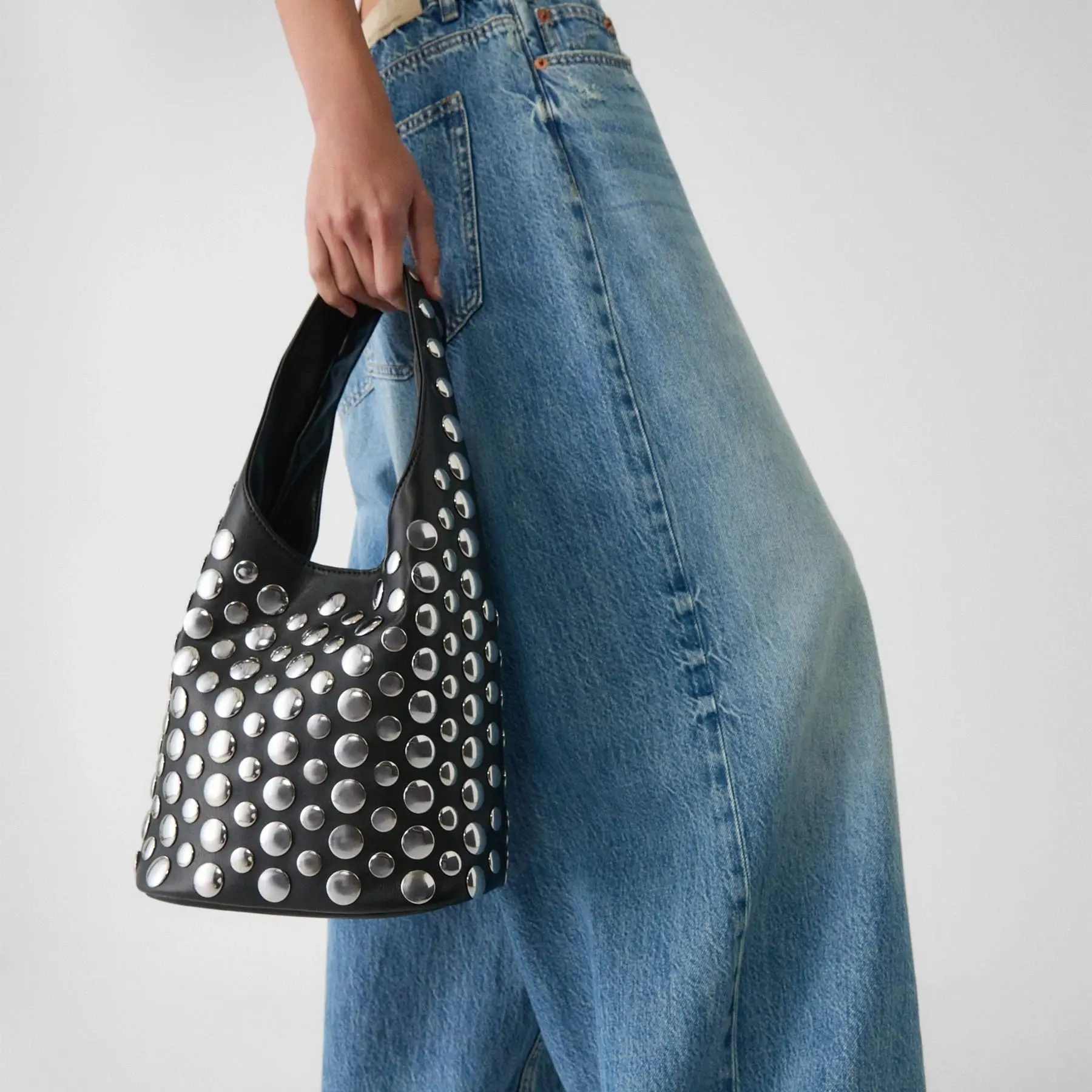 Punk Style Embellished Double-Faced Round Rivet Inlaid Niche Luxury Bucket Bag Chic Lady Underarm Large Capacity Shoulder Bag