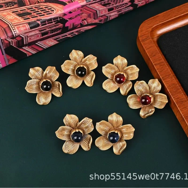 Qingdao Vintage original design S925 silver needle stud earrings flower French retro earrings medieval new models