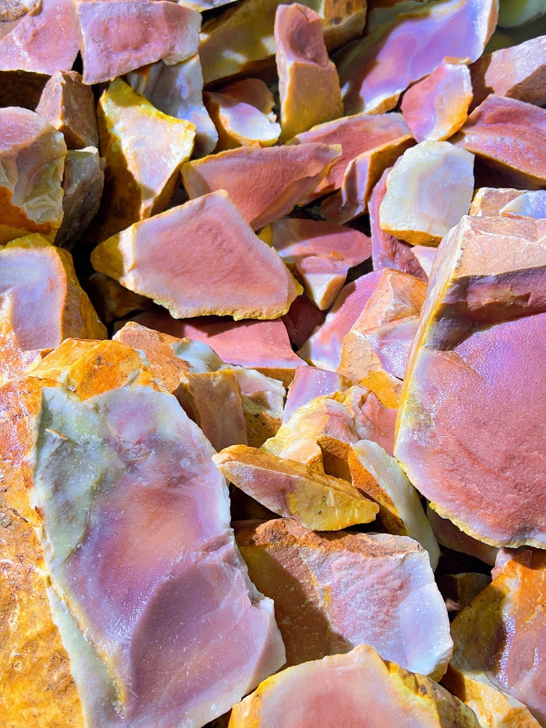 Natural Decoration Stone Crafts Red Dongling Jade Aventurine Ore Specimencrystals and Stones Healing Wiccan Home Decor