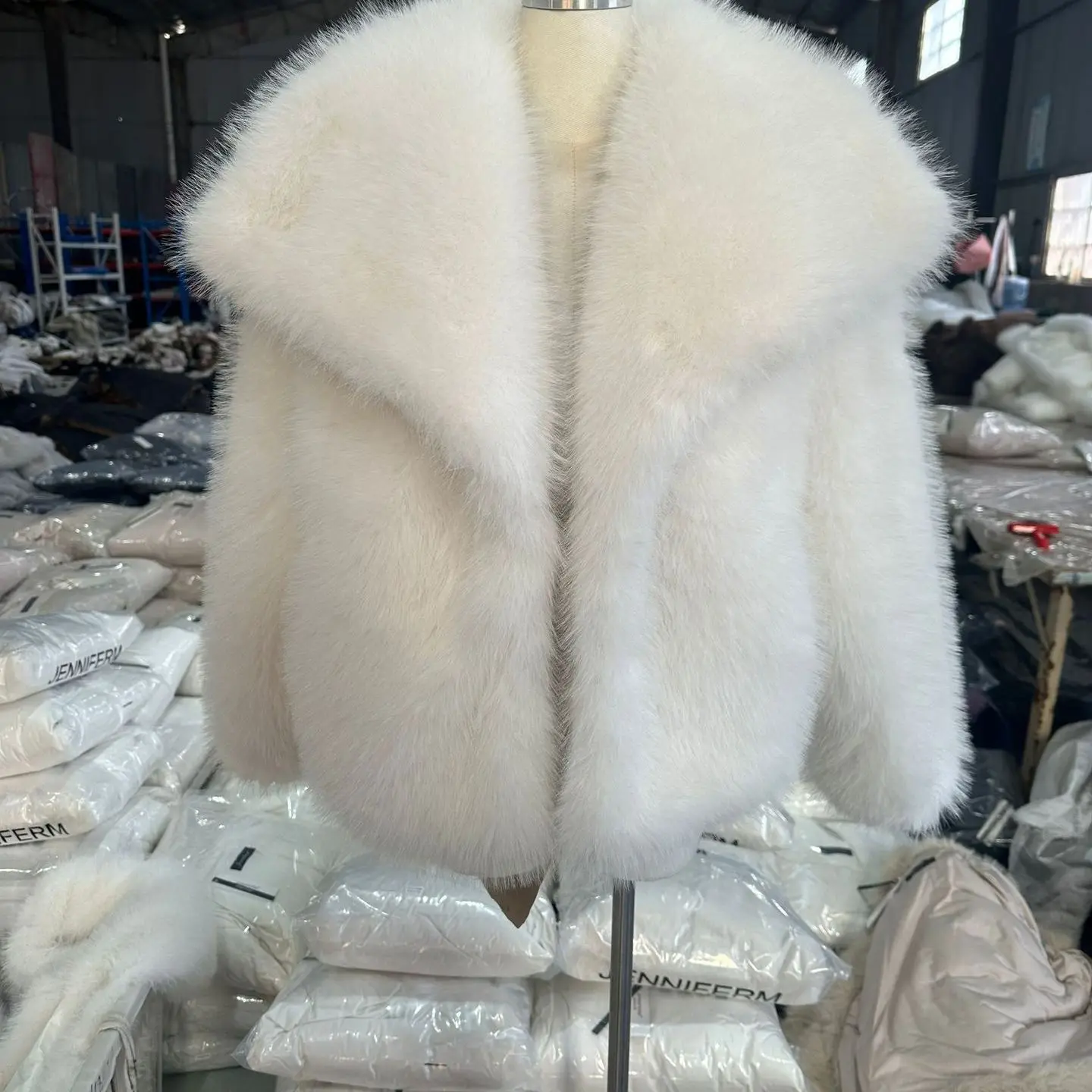 معطف فرو بلو ملون بياقة كبيرة للنساء شتوي Jaet مقاس ort بالإضافة إلى العلامة التجارية الصينية الأوروبية Sle طويل Sve ort Le...