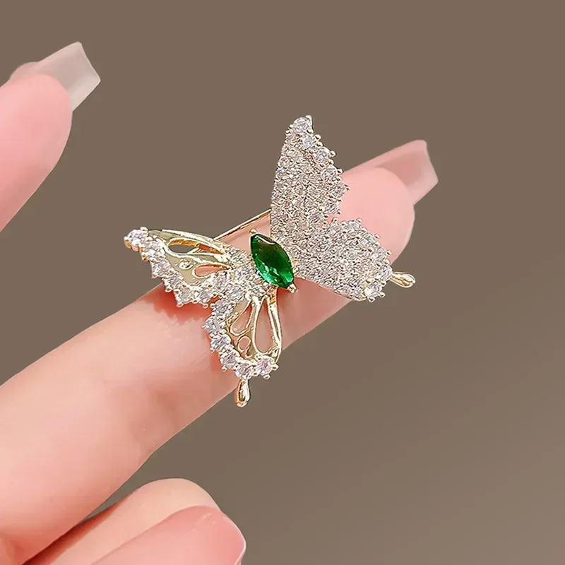 2025 New Tulip Flower Butterfly Brooches for Women Elegant Luxury Design Jewelry Rose Clothing Accessories Pin Gift for Women