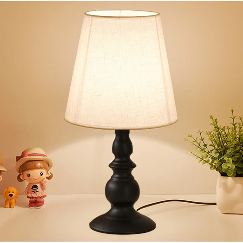 Vintage Table Lamp for Bedroom Modern Black Bedside Lamp Retro European Nightstand Desk Lamp Living Room Lights E27 Night Lights