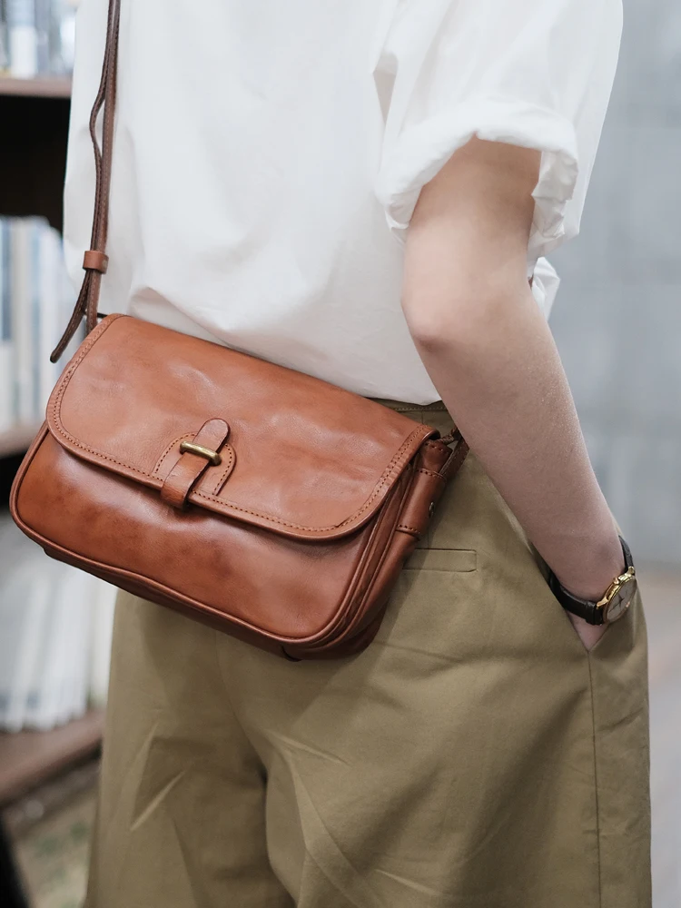 حقيبة ساعي نسائية كلاسيكية مصنوعة يدويًا عالية الجودة من الجلد الطبيعي حقيبة كتف نسائية كاجوال للتنقل من جلد البقر الحقيقي