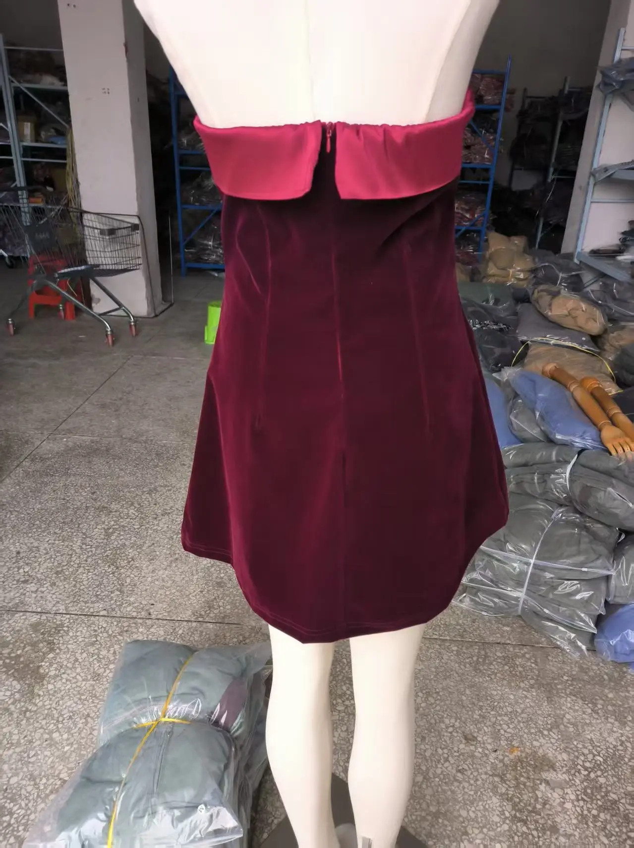 2026 Winter neue Damenmode sexy, auffälliges, rückenfreies, schulterfreies Tube-Top-Kleid für Frauen – Detail 9