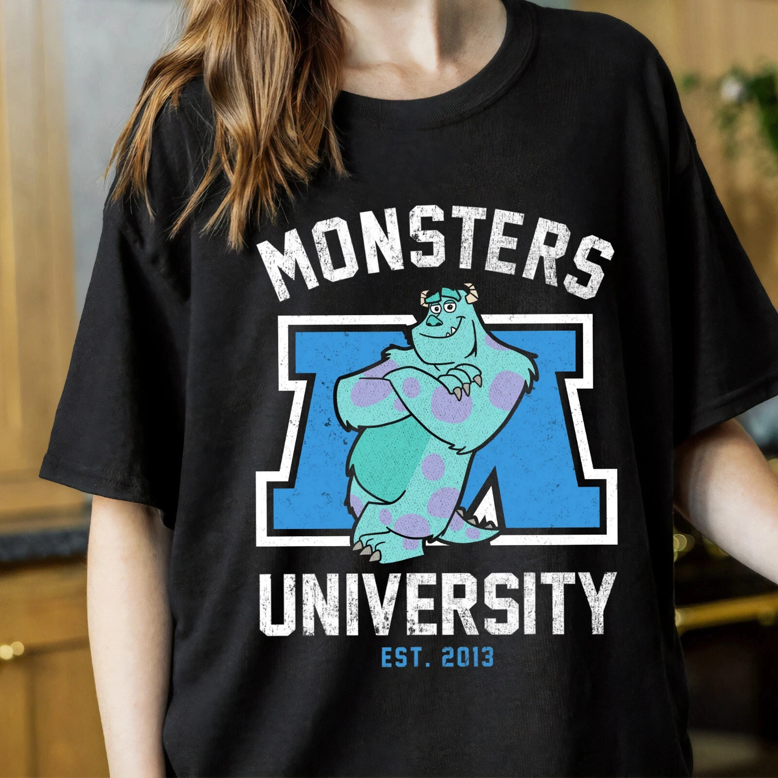 Camiseta unisex Disney Monsters University Jame P. Sullivan Una capa base cómoda e informal para ropa de calle para todas las estaciones.