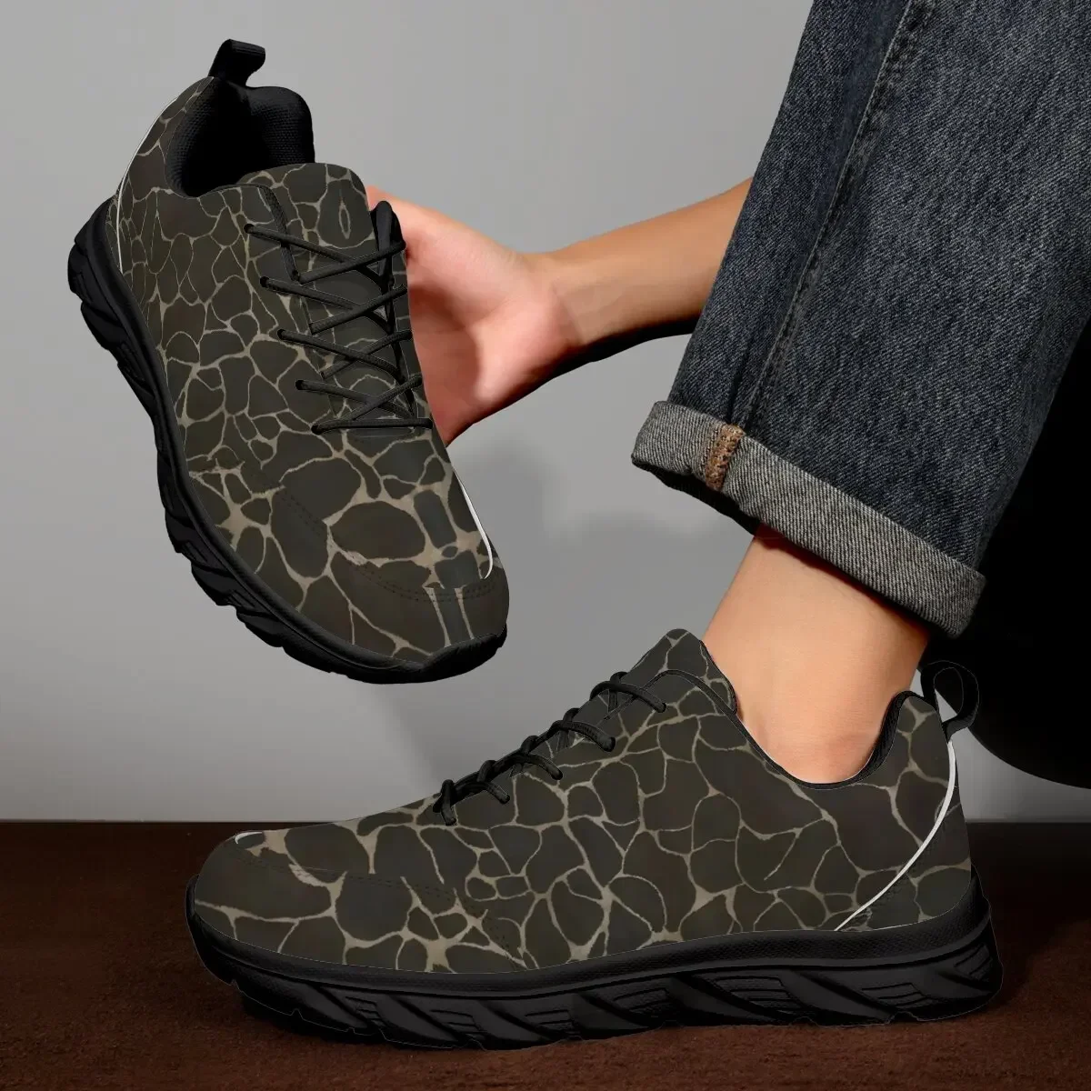 

Men's Casual Sports Shoes Flat Lightweight Large-sized Stretch-and-wear Elastic Mesh Fabric Design Breathable Round Toe Shoes