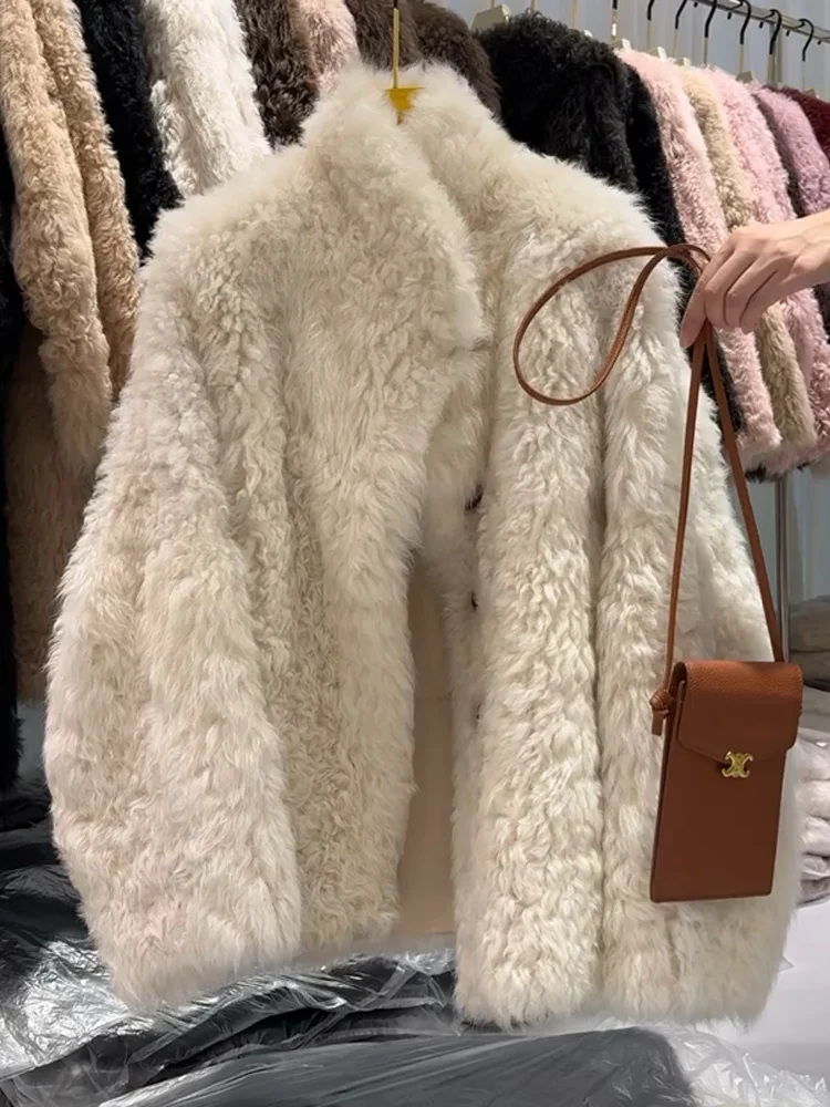 Black lambskin all-in-one eco-friendly fur short coat for women 2025 new style, super beautiful lambskin for autumn and winter
