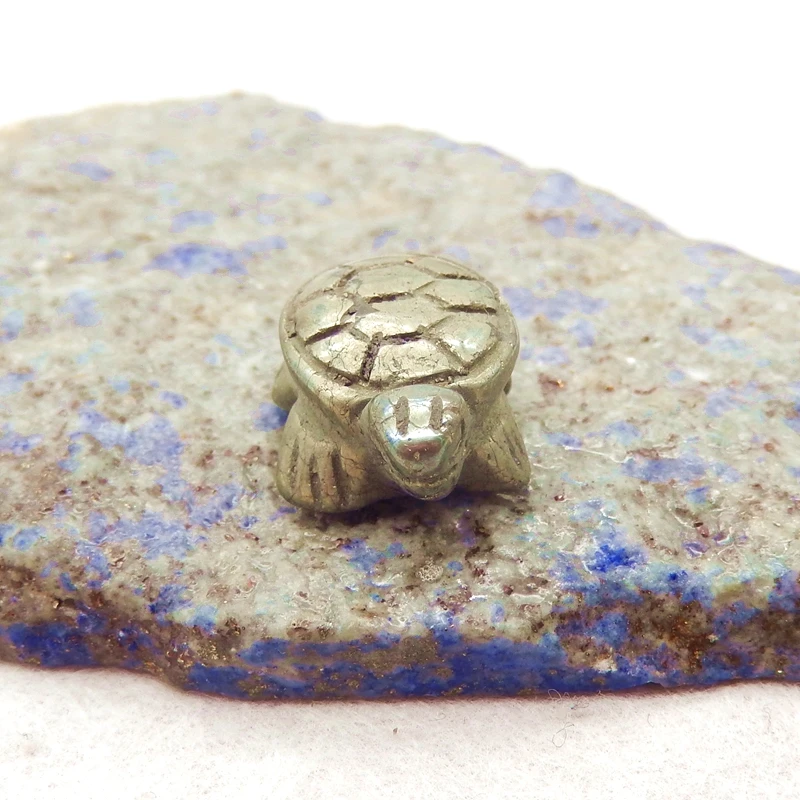 

Hematite Hexagonal Pendant – Natural Silver-Gray Metallic Gemstone for Minimalist Artisanal Jewelry 18x13x9mm-4.8g