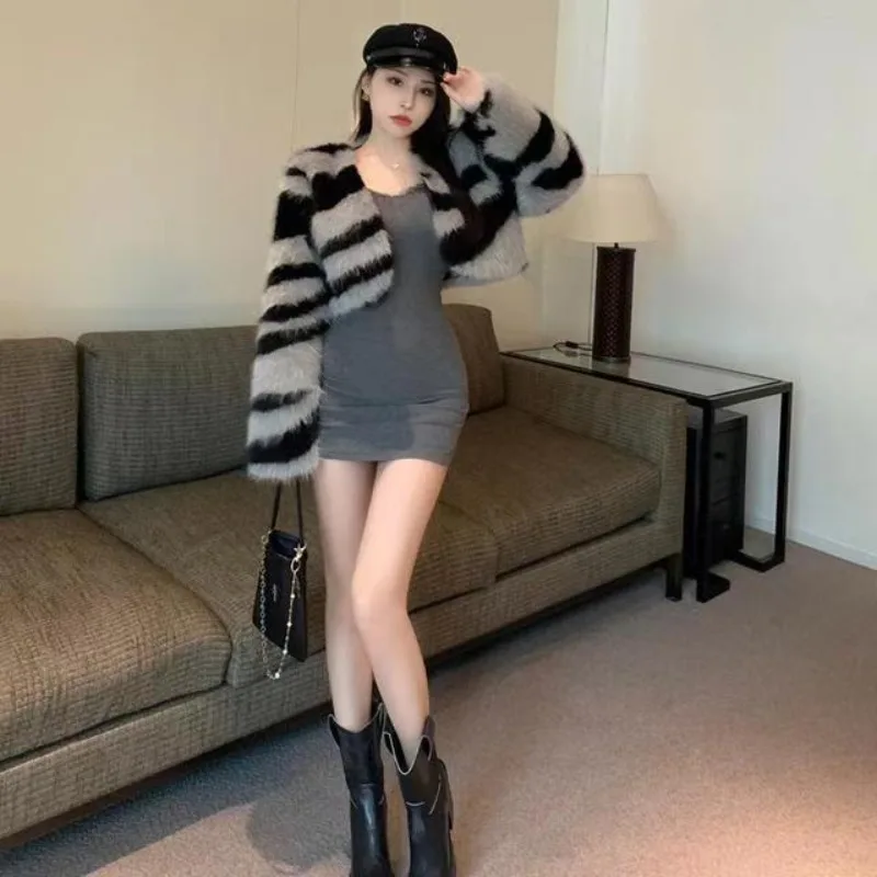 스트라이프 퍼 코트 여우털 여성 코트 V넥 긴팔 숏 가을 겨울 럭셔리 하이 스트릿 재킷 2025 신상 오픈 스티치