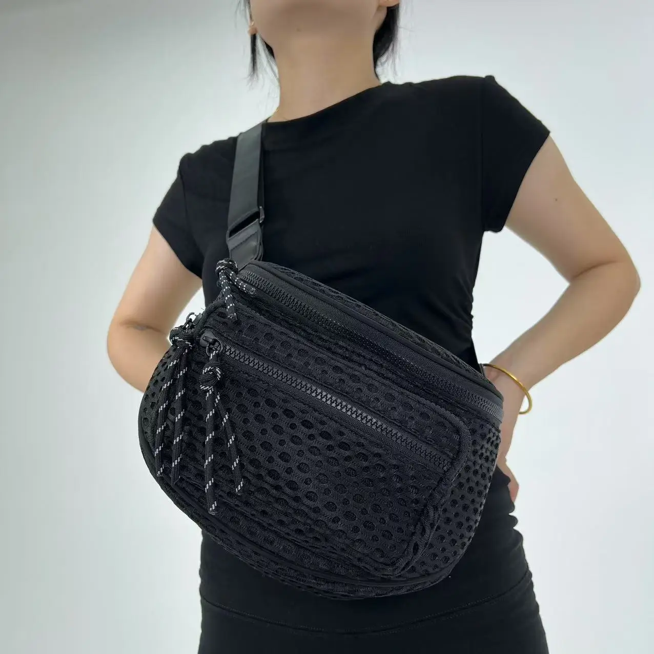 

Ladies' fashionable and simple mesh single shoulder bag with multiple zipper pockets, personalized messenger bag