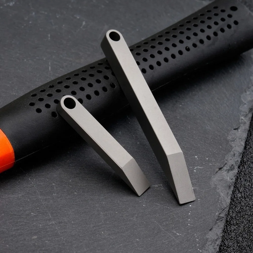 7.4/4.5cm Crowbar Keychain Titanium Alloy Multitool Pocket Prybar Heavy Duty EDC Tool MINI Pry Bar Small Durable Accessories