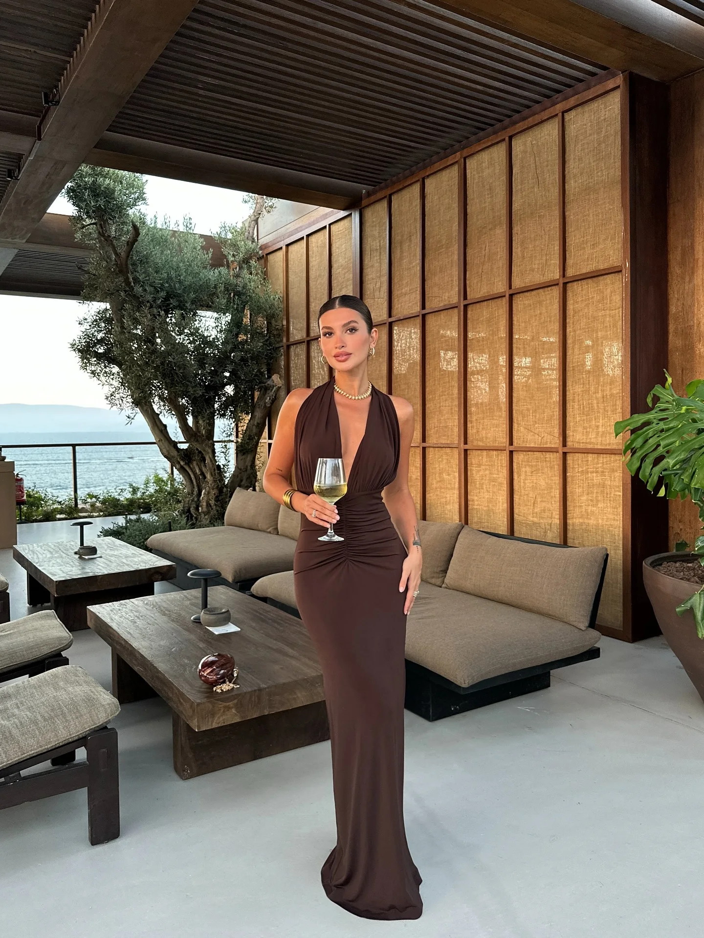 حار بيع تصميم فساتين السهرة الشوكولاته الطيات البسيطة الخصر مثير الخامس الرقبة الرسن حورية البحر فستان طويل عارية الذراعين رداء حفلات العربية