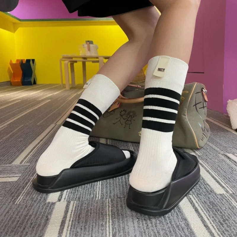 2024 new trend four bars contrasting color streamer metal men and women medium tube Internet celebrity tide socks