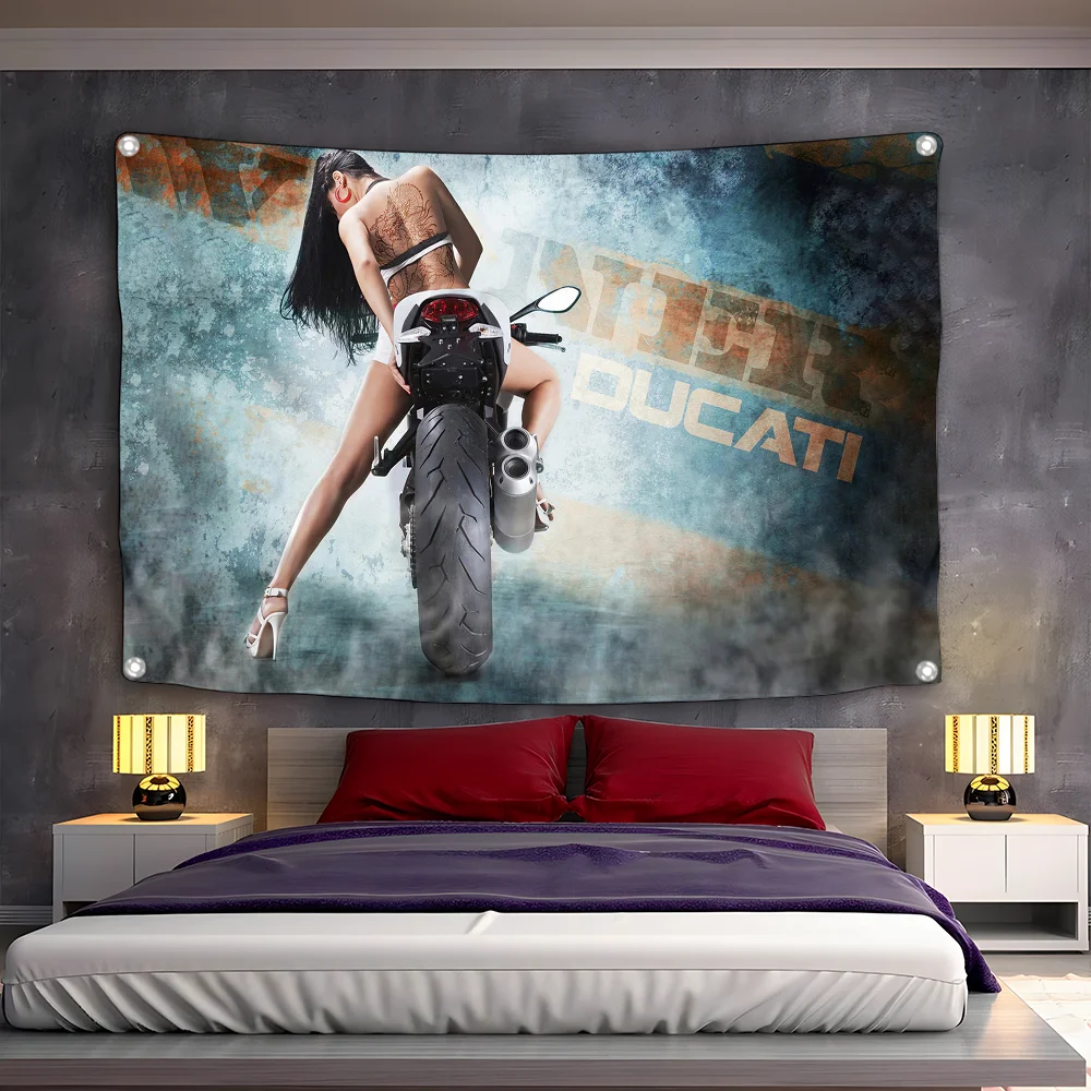 دراجة نارية مع مثير فتاة ساخنة العلم المنزل والحديقة في الهواء الطلق ستوكات مطبوعة الديكور خلفية الفن العلم راية