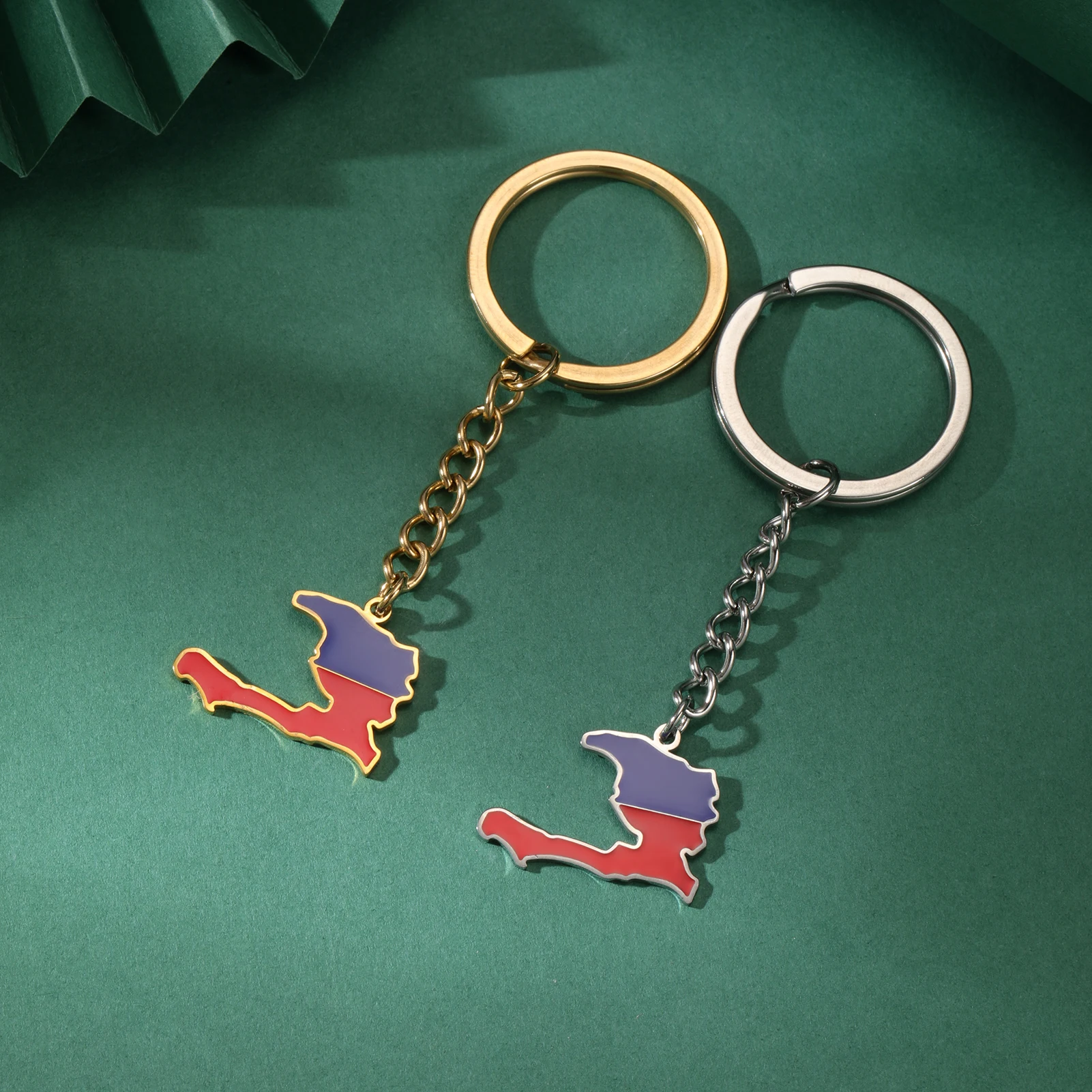 Skyrim الملونة بالتنقيط النفط هايتي قلادة على شكل خريطة المفاتيح الفولاذ المقاوم للصدأ الرجال والنساء العلم الوطني المفاتيح مجوهرات وطنية #1