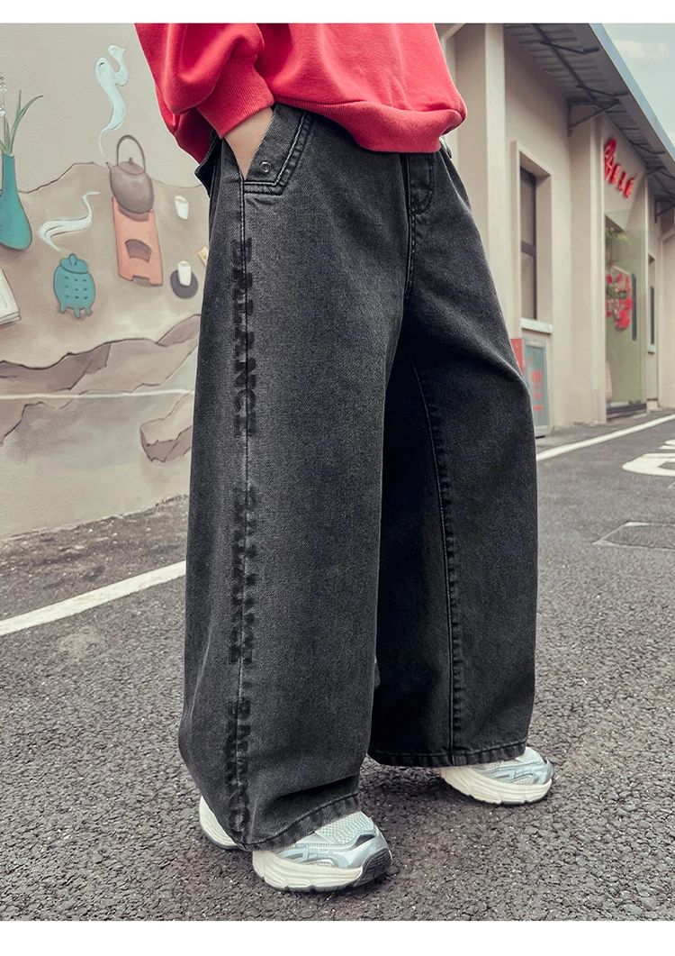 Frühlings- und Herbst-Kinderjeans in Schwarz, lockere gerade Hosen für Jungen, weite Denim-Hosen für Teenager. – Detail 5
