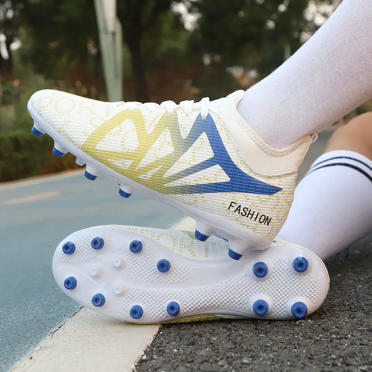 

Neutral Long Spikes Soccer Cleats Comfortable Wearable Soccer Cleats 36-45 Top Quality Professional Soccer Cleats