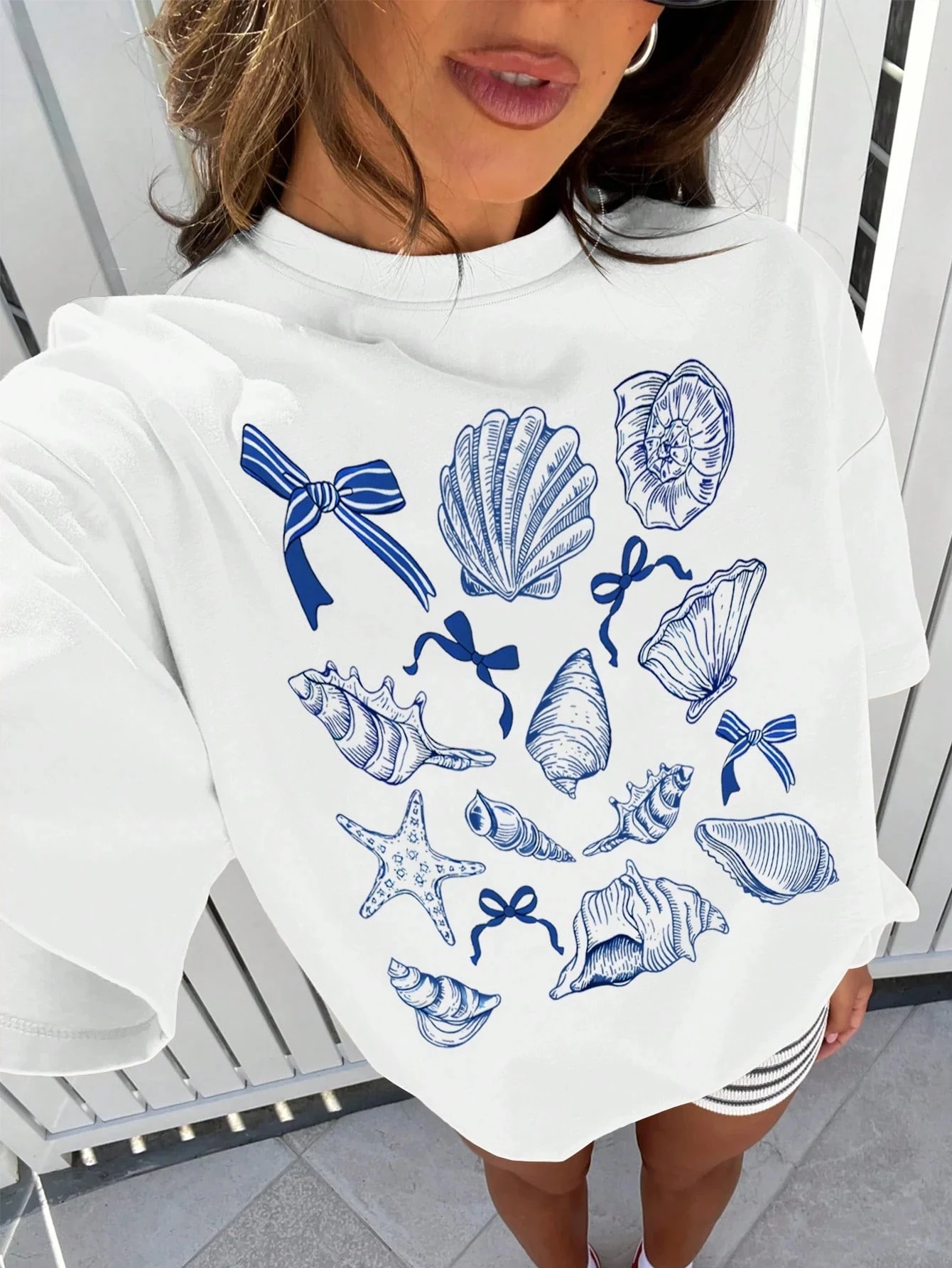 Camiseta de talla grande para mujer con estampado de conchas de mar azul y lazos para la moda de verano