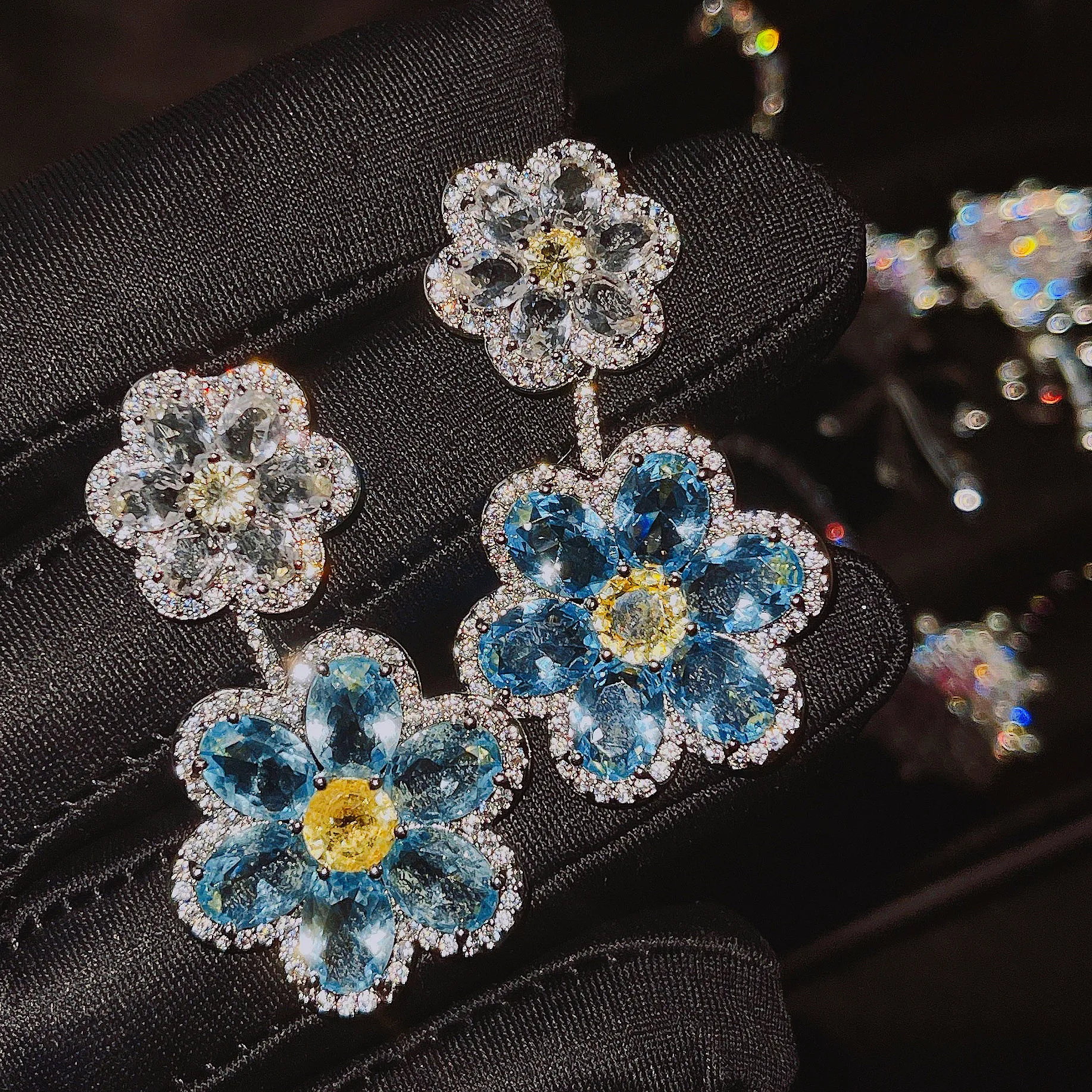 The new designer Hai Blue Diamond Double Flower Exquisite Light luxury earrings Creative Broken Ice Flower Yellow Diamond Earrin