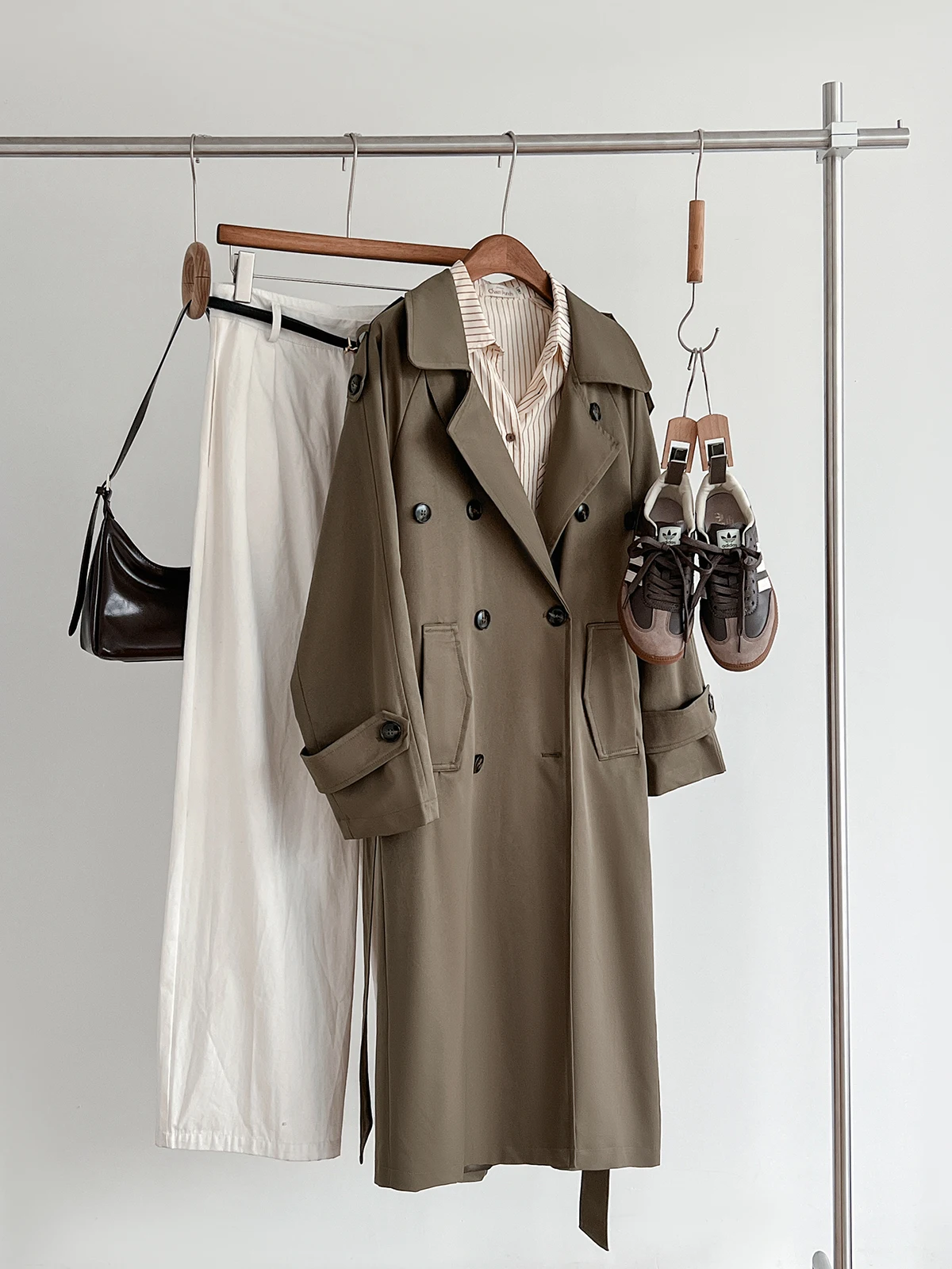 SuperAen High-End-Federspleißung Schwarzer Blazer Damen Herbst Mittlerer und langer koreanischer Stil Lose Blazer Top