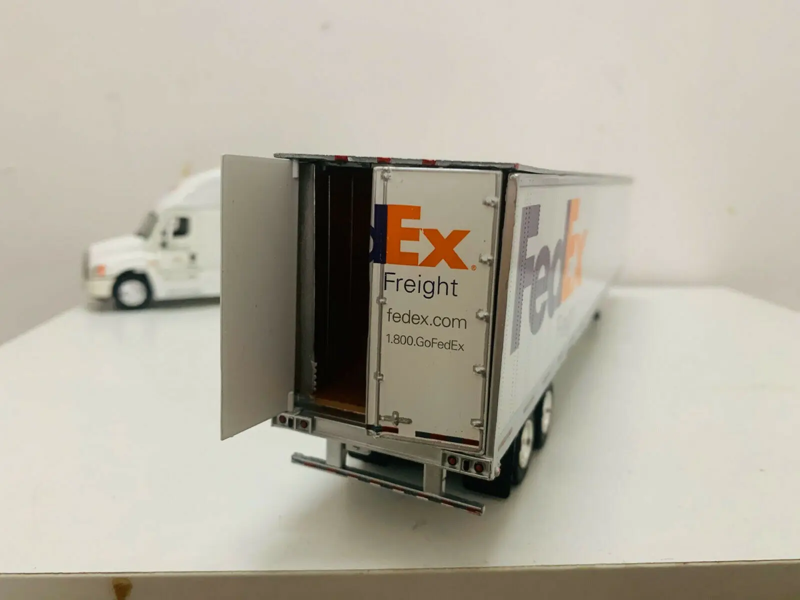 Fedex DieCast Model Truck 1/53 Scale Truck Model New Box