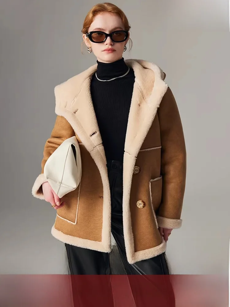 

Женская зимняя куртка из замши с капюшоном и мехом ягненка Haining: утепленная, повседневная, из натуральной кожи и меха