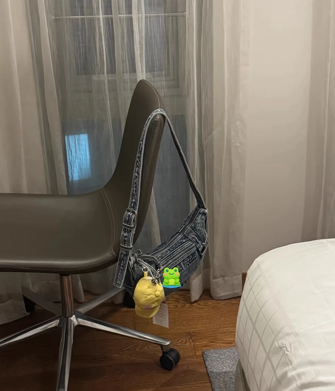 sac-a-bandouliere-matin-denim-dumpling-bag-style-minimaliste-decontracte-polyvalent-et-tendance-sac-melon-d'eau-a-porter-sous-le-bras