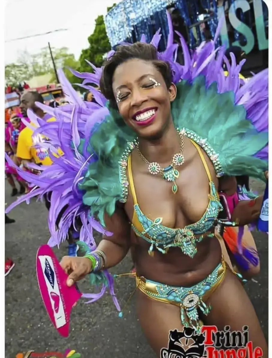 ขนหางไก่สีขาว 20/50/100 ชิ้น สำหรับงาน DIY งานฝีมือ เครื่องแต่งกายงานรื่นเริง อุปกรณ์ตกแต่ง ขนไก่