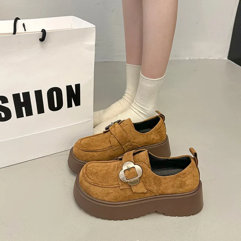 

Замшевые туфли Мэри Джейн на массивной платформе в стиле ретро, женские дизайнерские туфли на среднем каблуке с пряжкой, женские удобные нескользящие лоферы, 2025 г.