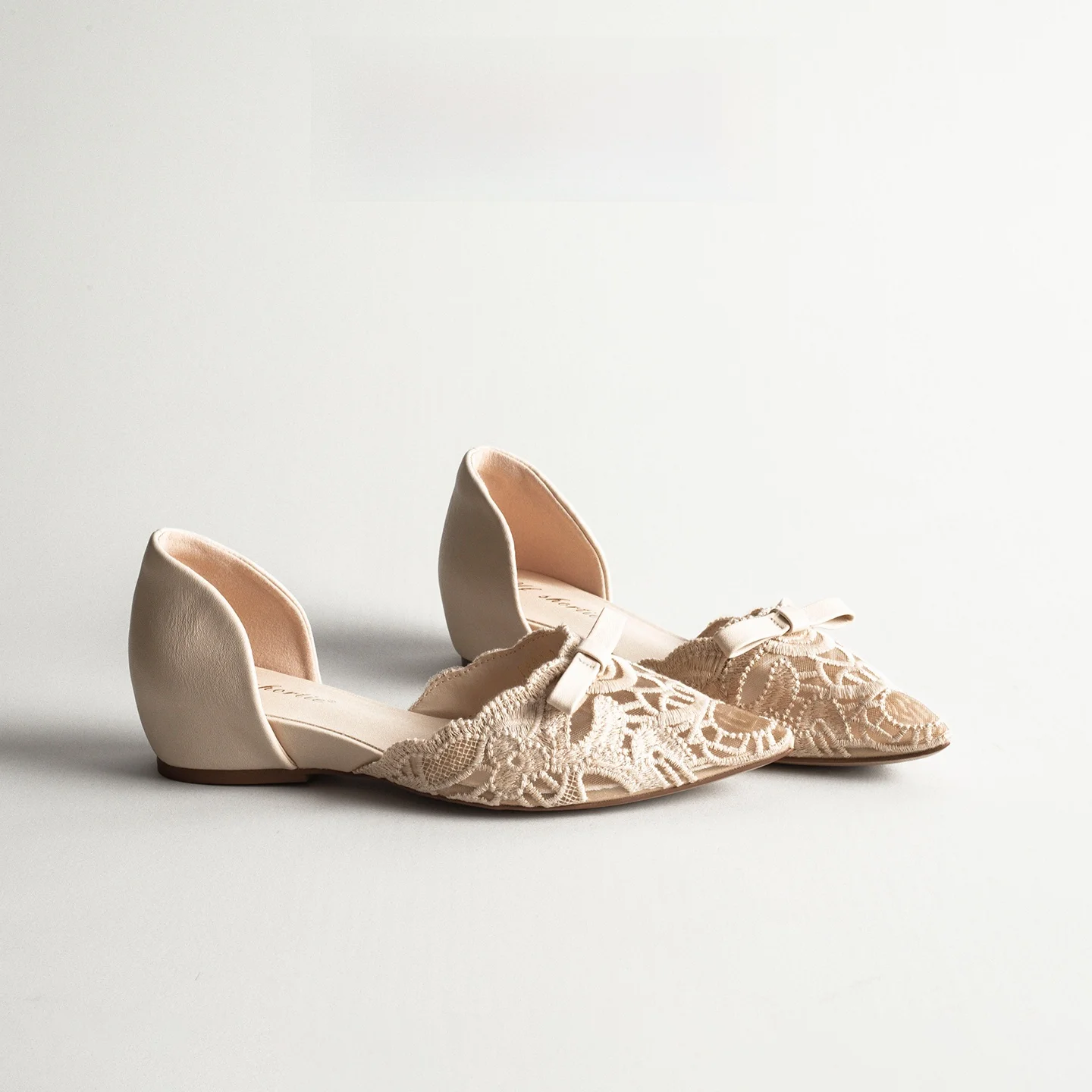 sandali-da-donna-estivi-traspiranti-con-punta-a-punta-e-intagli-in-pizzo-slip-on-con-rialzo-scarpe-singole-alla-moda