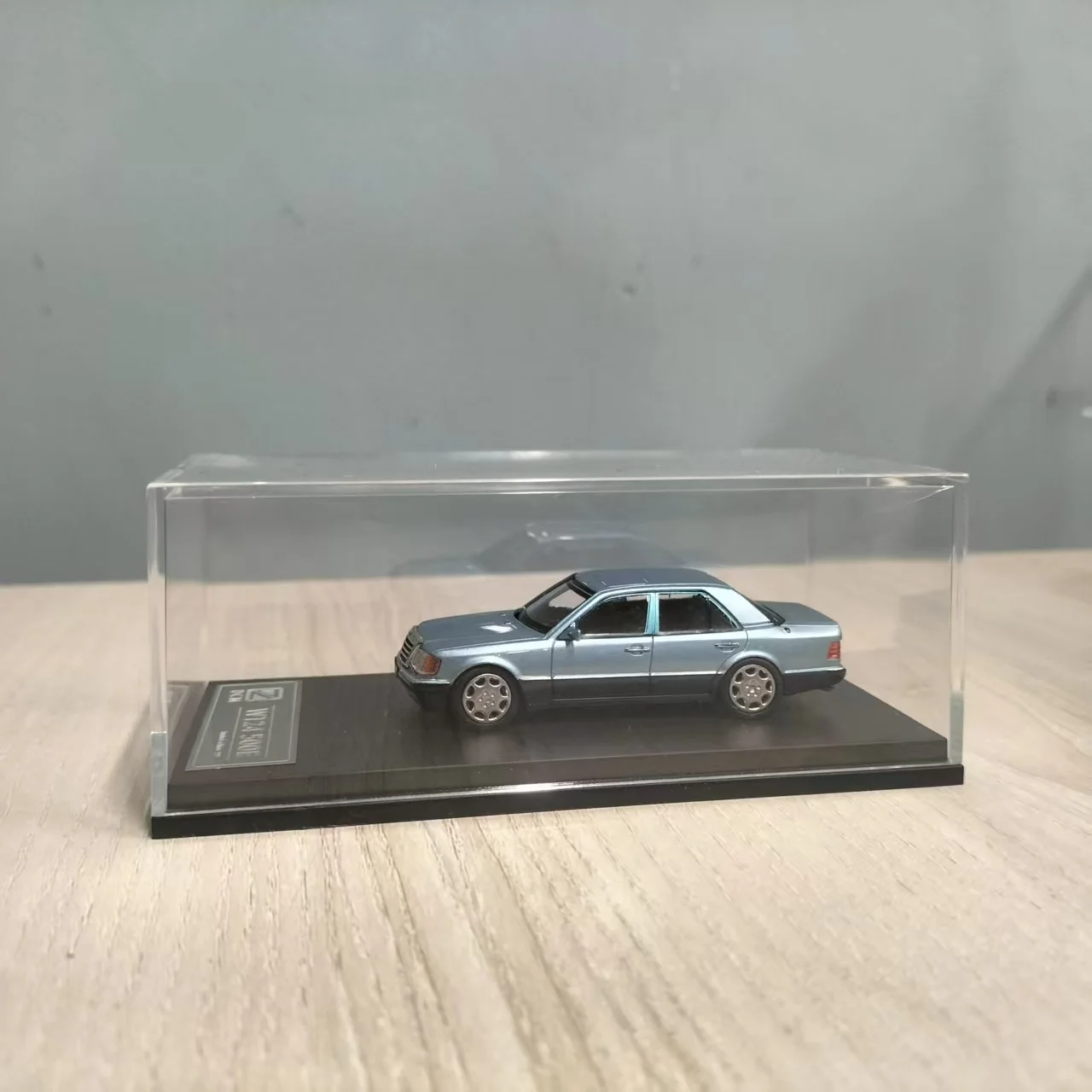 DCM Die-cast 1:64 Scale BENZ W124 500E Simulation Alloy Static Car