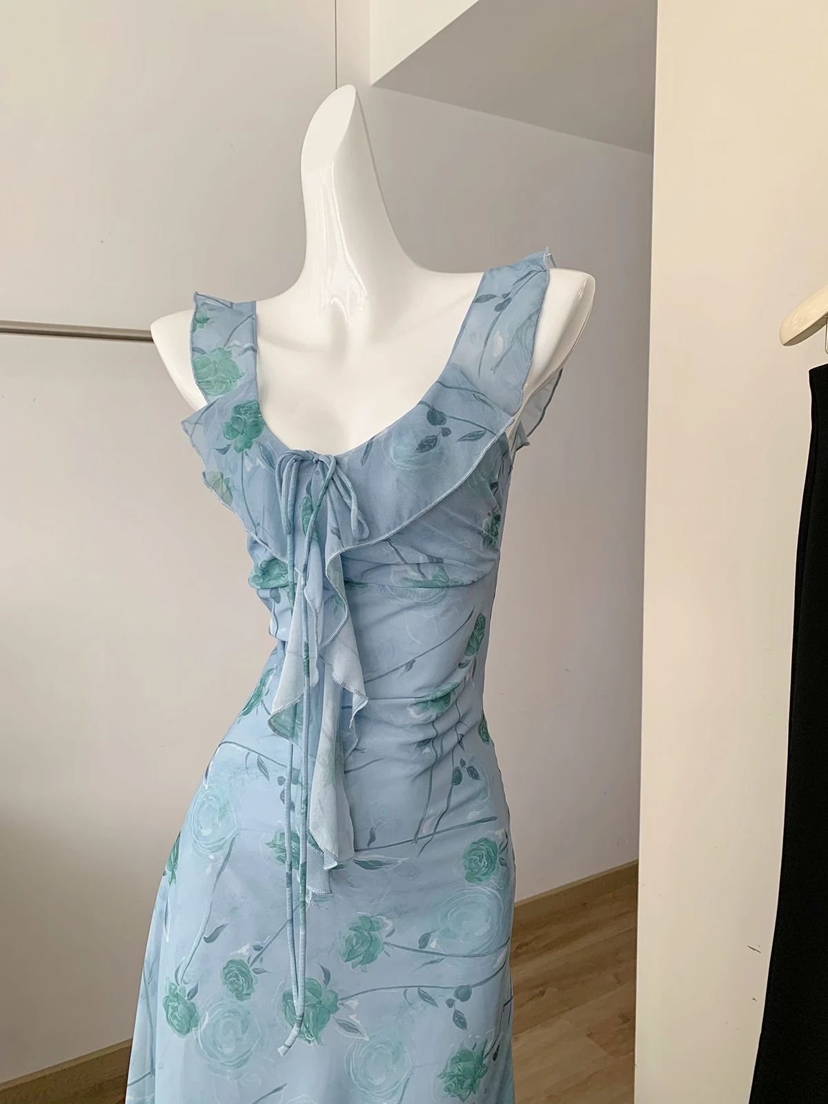 Robe longue d'été à volants pour femmes, col en V, sans manches, Slim, Sexy, vacances, plage, florale