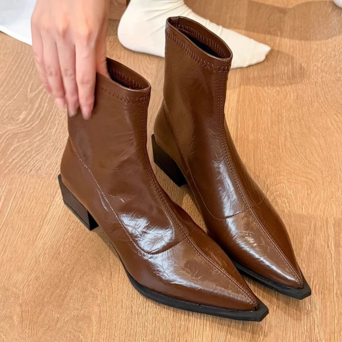 

The 2025 new style of fashionable, versatile and durable pointed-toe ankle boots