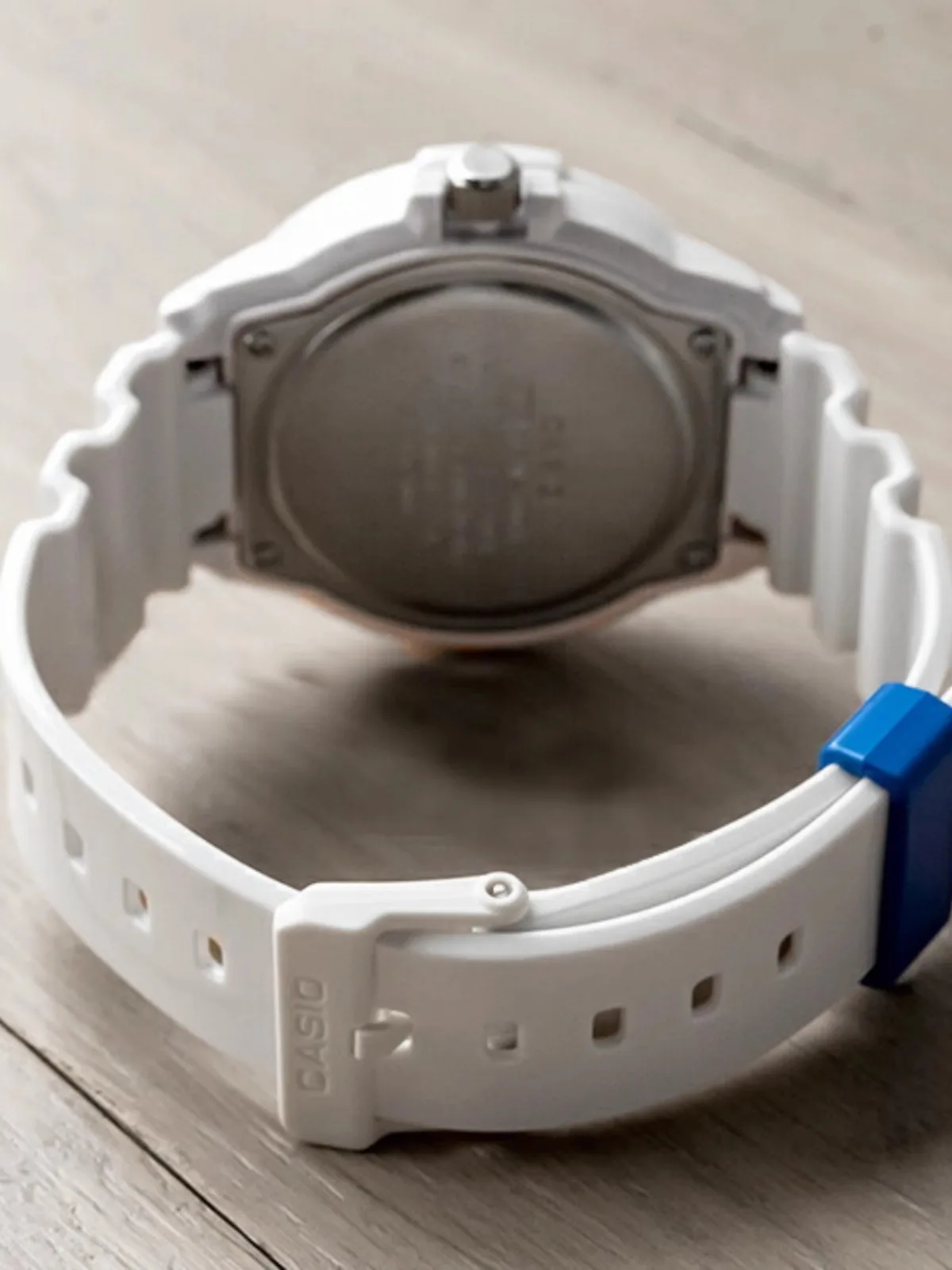 ساعة كاسيو للجنسين، ساعة كوارتز تناظرية أنيقة مقاومة للماء للرجال والنساء والطلاب