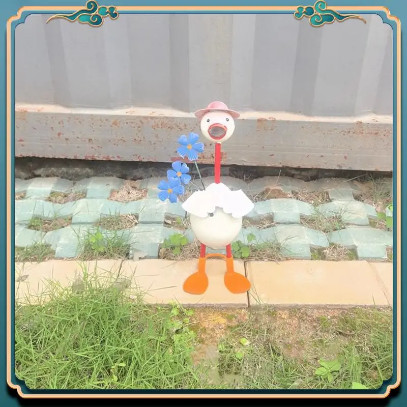 

Новейшая статуя садовой утки, железные ремесленные фигурки, стоячий художественный декор с планета-вазой для цветов, защита от атмосферных воздействий для уличной виллы