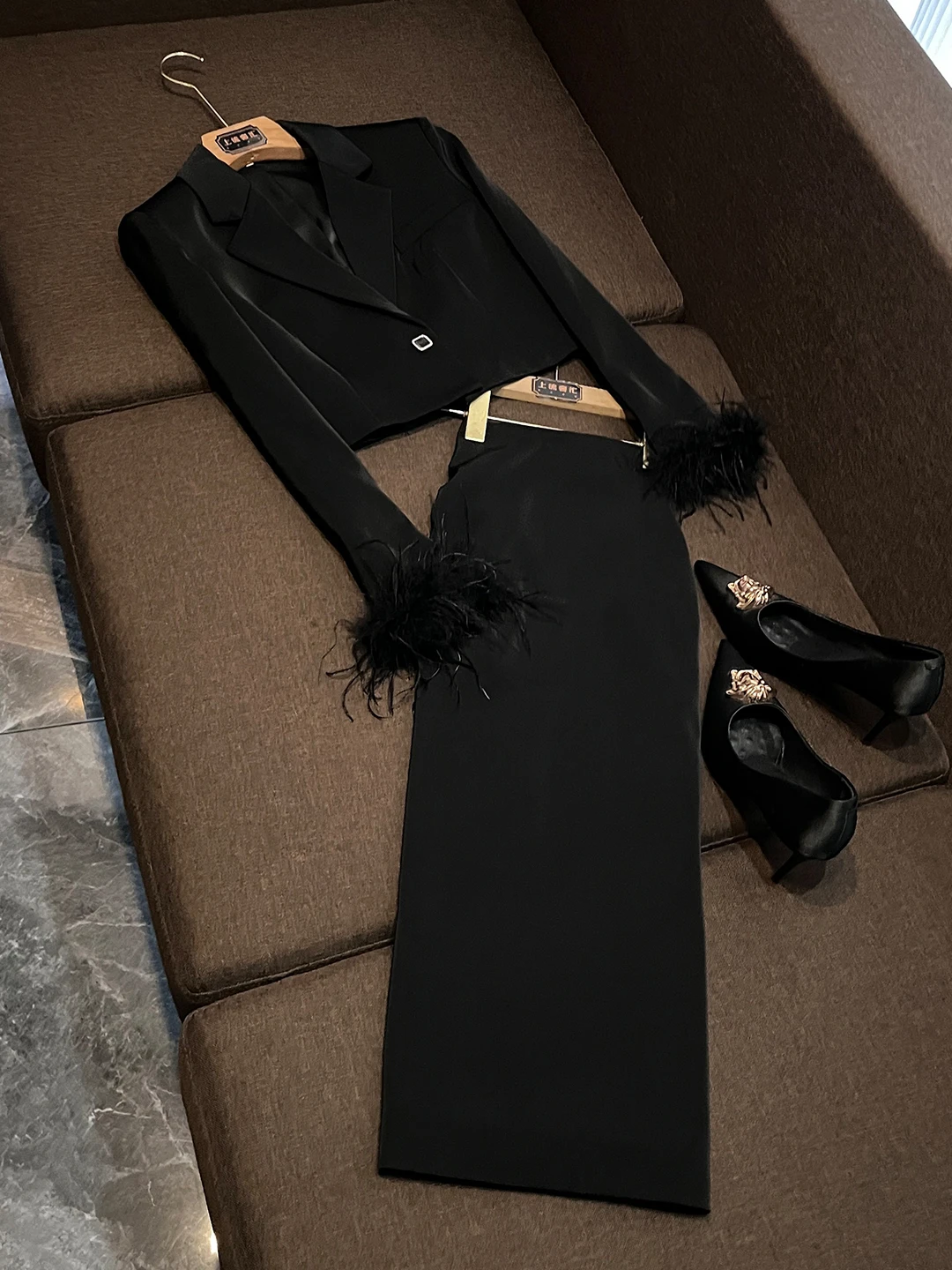 

Fashionable Summer 2026 Pure Color Ostrich Feather Removable Long Sleeve Slim Fit Suit Skirt Set High Waist D951 Commute Style