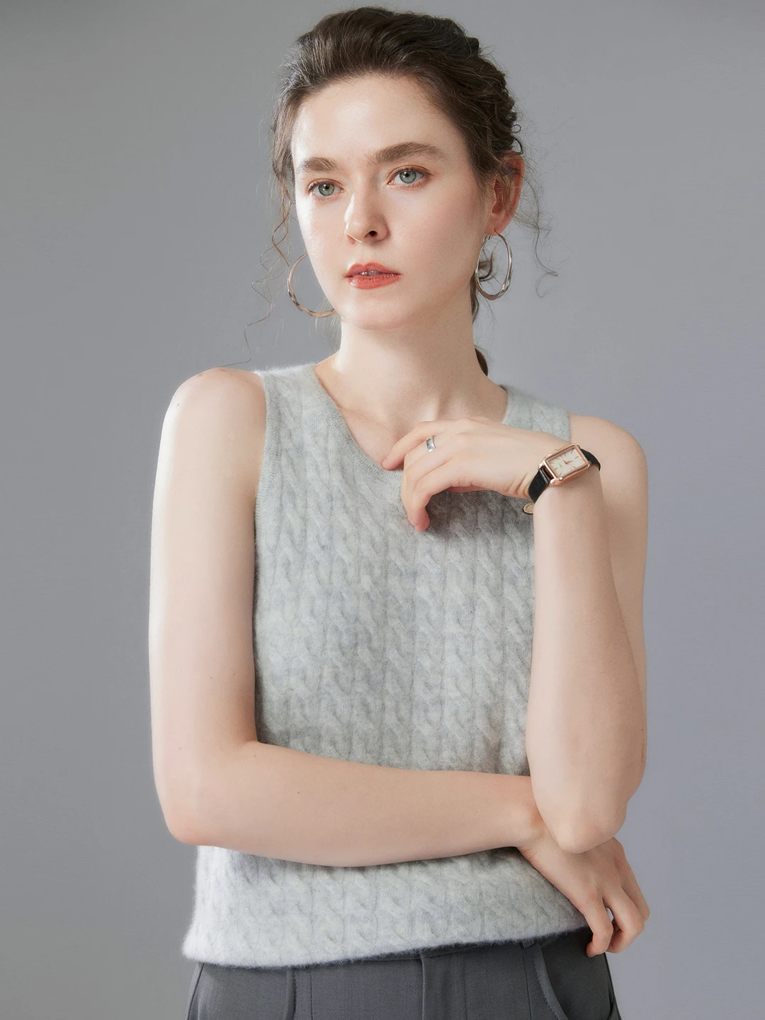 

Faionable Lightweight Knitted Camere Vest Women's Soft round Ne Svel Loose Slimming Twist Sweater Casual Sle