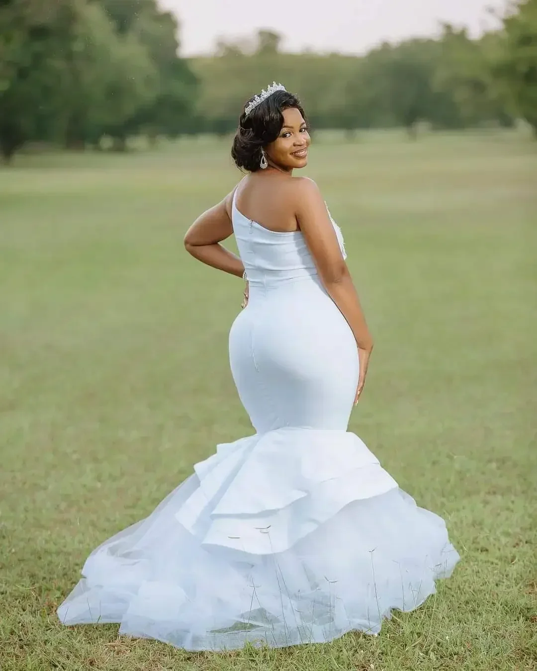 맞춤형 비즈 장식 원숄더 머메이드 웨딩드레스 스윕 트레인 민소매 베스티도 노이바 가든 아프리카 신부 드레스